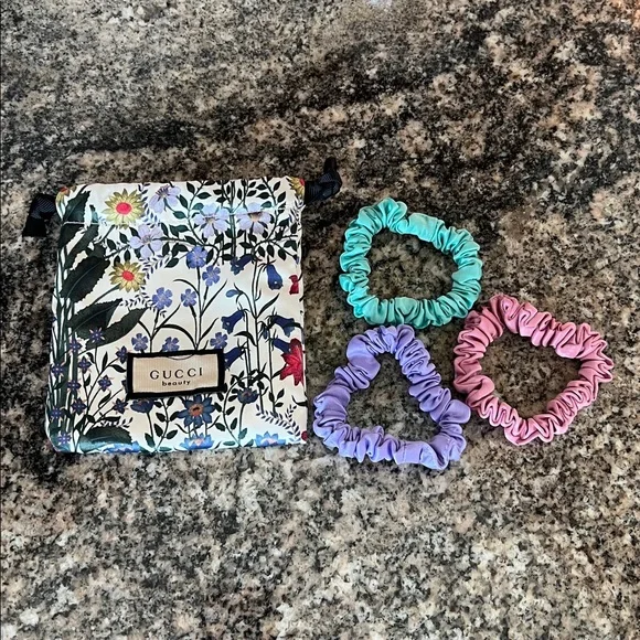 Gucci Floral Pouch with Colorful Scrunchies